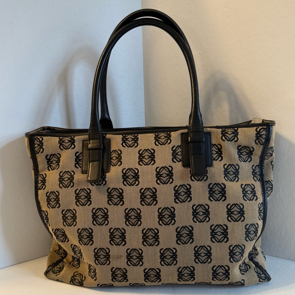 Loewe Anagram Shoulder Bag Tote - Picture 2 of 5